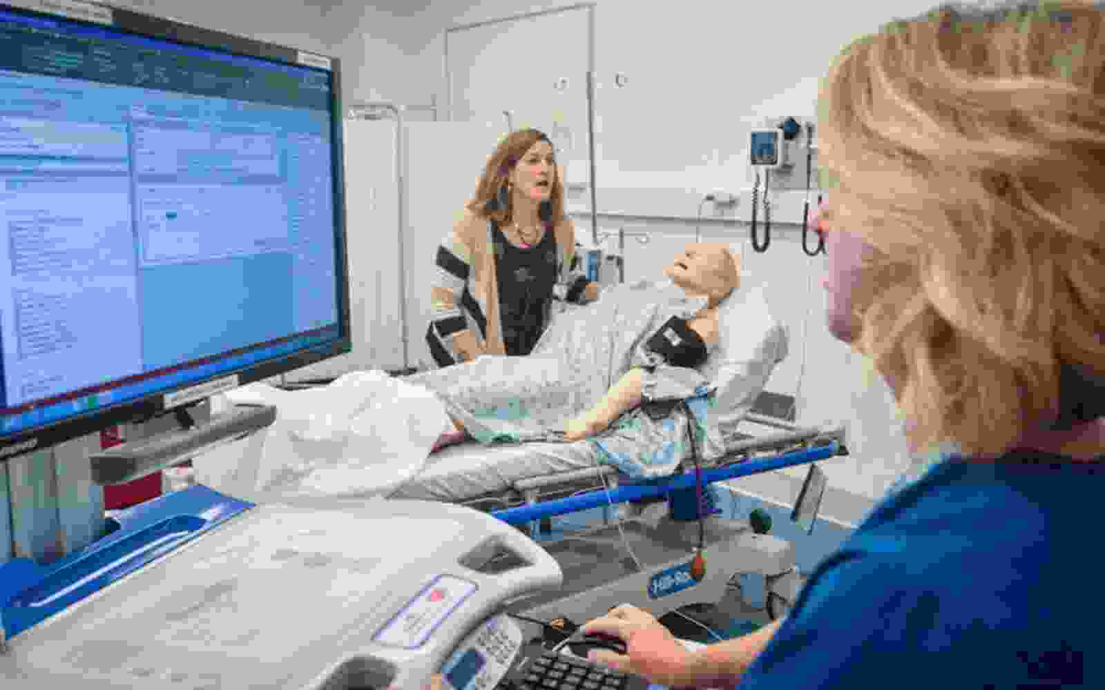 iCELS-course-high-fidelity-manikin-EHR-team-in-action