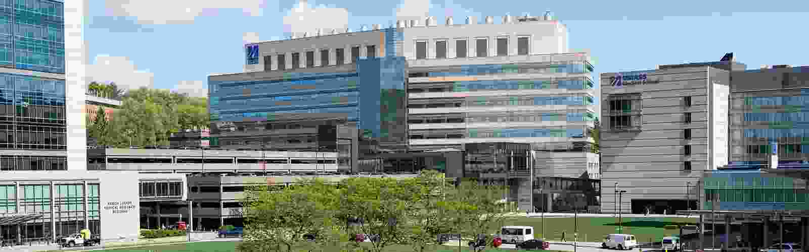 a photo of the Arron Lazare Building, Albert Sherman Center building, the Medical School and the UMassMemorial Hospital buildings